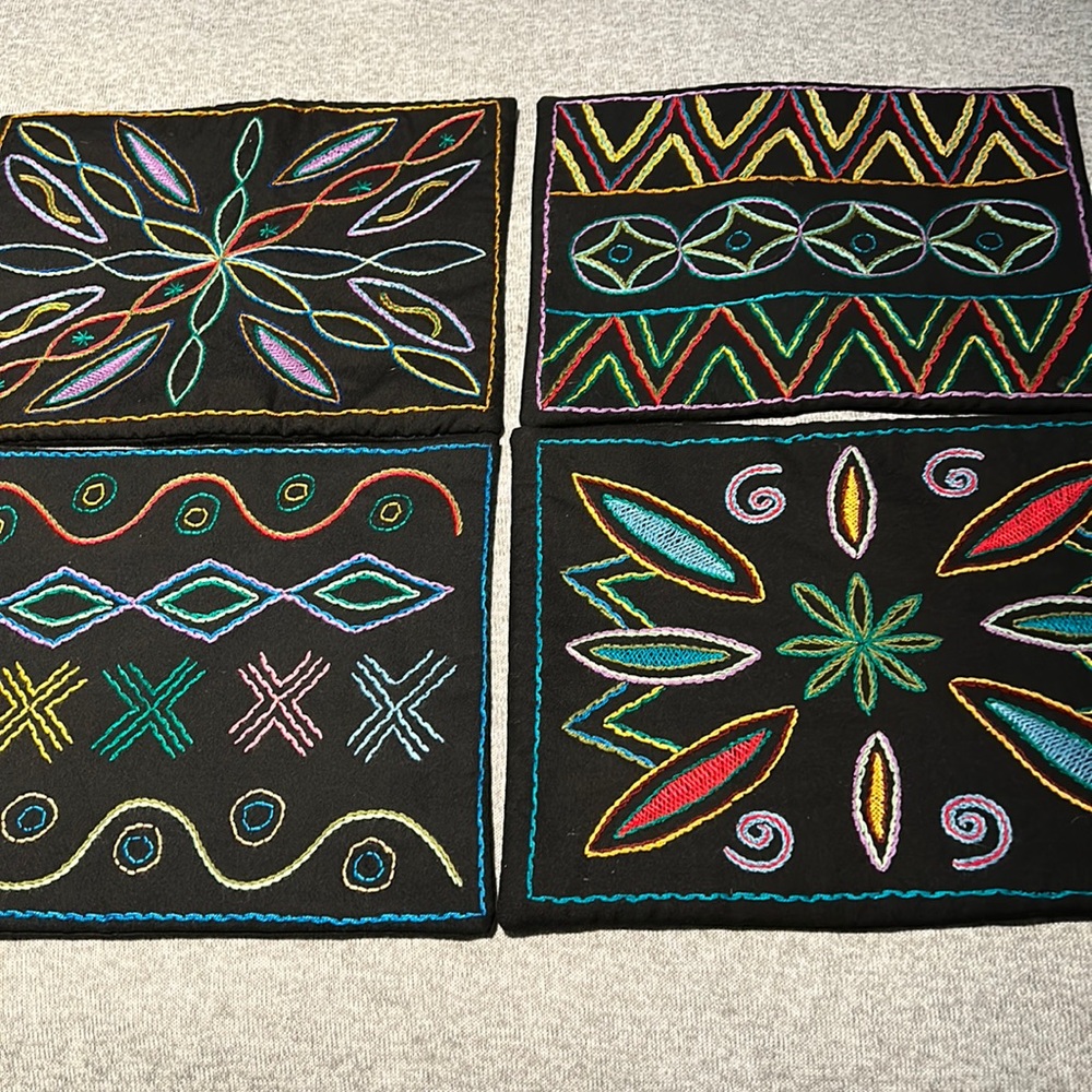 Embroidered placemats set of 4